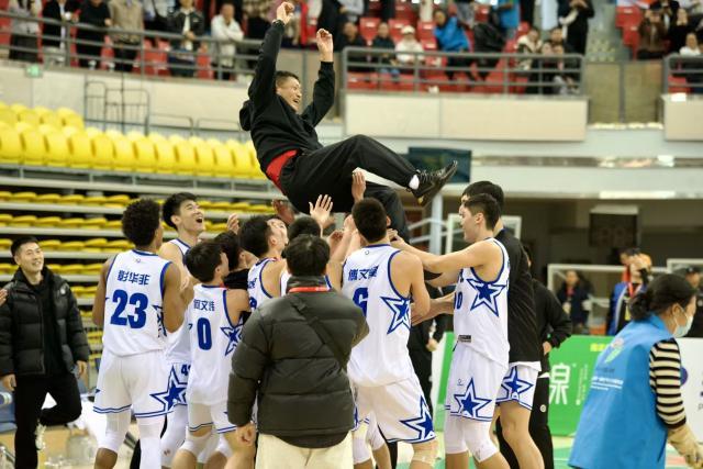 1732712647784009528.jpg 2024.11.27男篮金牌赛,广东(白)-山东(红).jpg